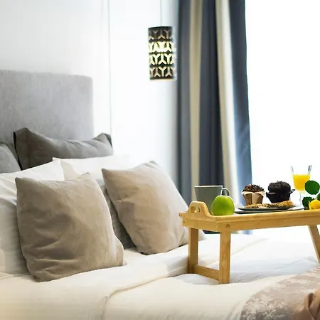 By Skg Apartment *